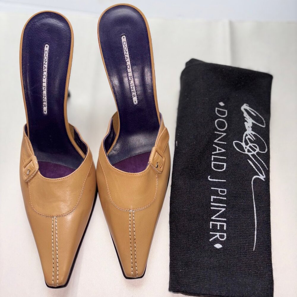 Donald Pliner slip on pumps